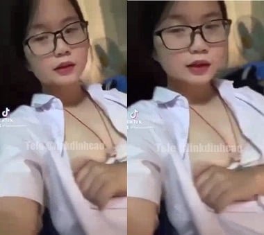 Em học sinh non tơ đang khát dâm