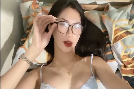 Em đẹp ngực khủng khiến ai cũng say đắm